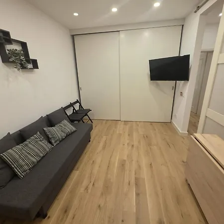 Semi-central Modern With Feroviarilor Park View