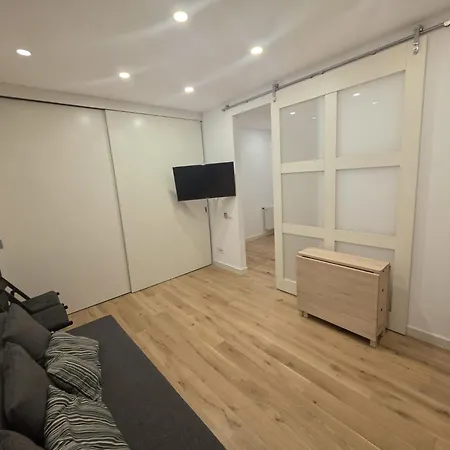 Apartmán Semi-central Modern With Feroviarilor Park View Kluž