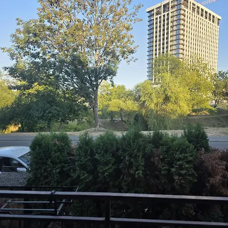 Semi-central Modern With Feroviarilor Park View Apartment Cluj-Napoca